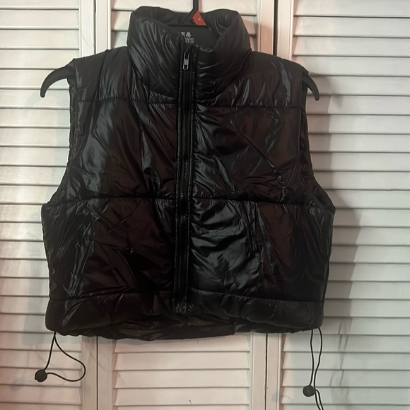 Chicme Jackets & Blazers - 🍾🍾🎉New Year Clearance 🎉🍾🍾 Puffy Cropped Sleeveless Vest